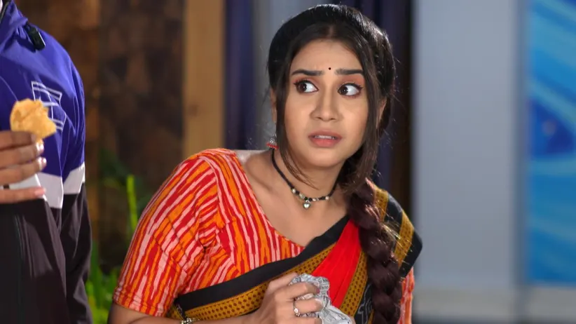 Vicky Arrives at Siddharth's House