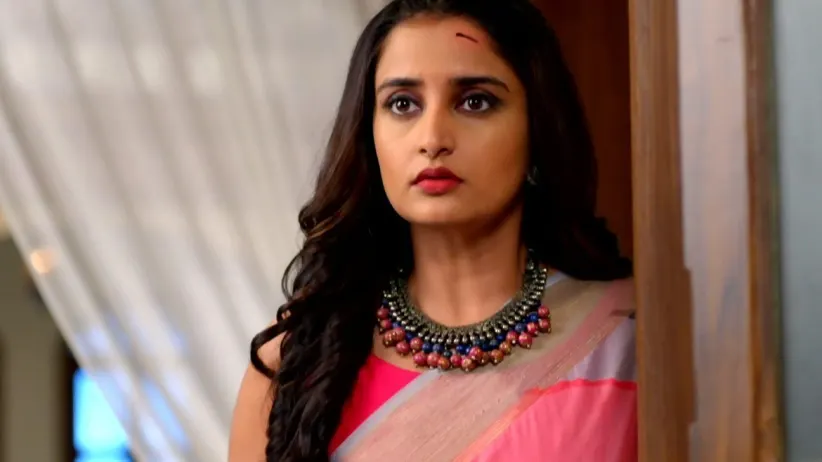 Will Radha Find the Traitor in the Family?