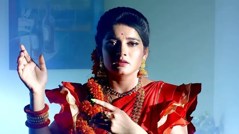 Kalyani Tries to Learn the Truth from Pallavi