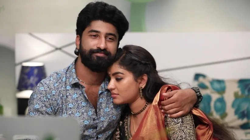 Parmeshwaran Makes Akhila Eat