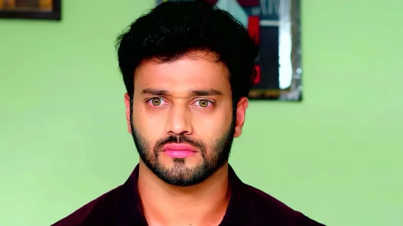 Amar Shares His Woes with Radhika