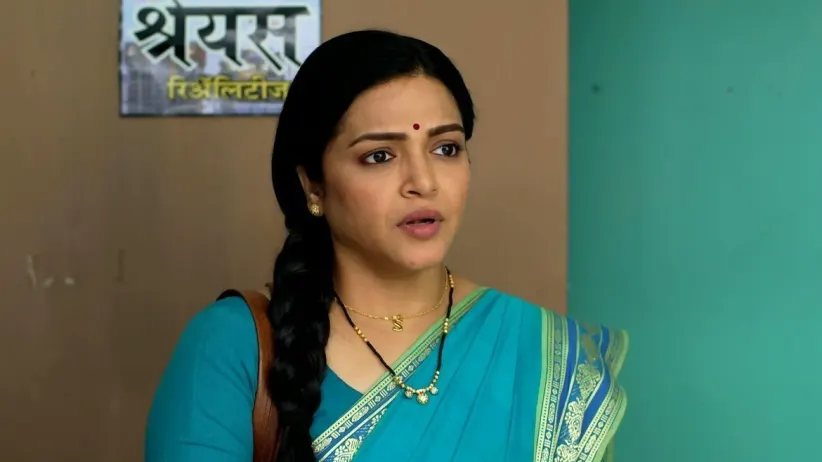 Kalasekar Gives Advance to Shreyas for Work