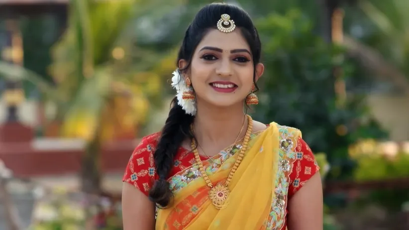 Kalyani Makes Anupama Wear Jewellery