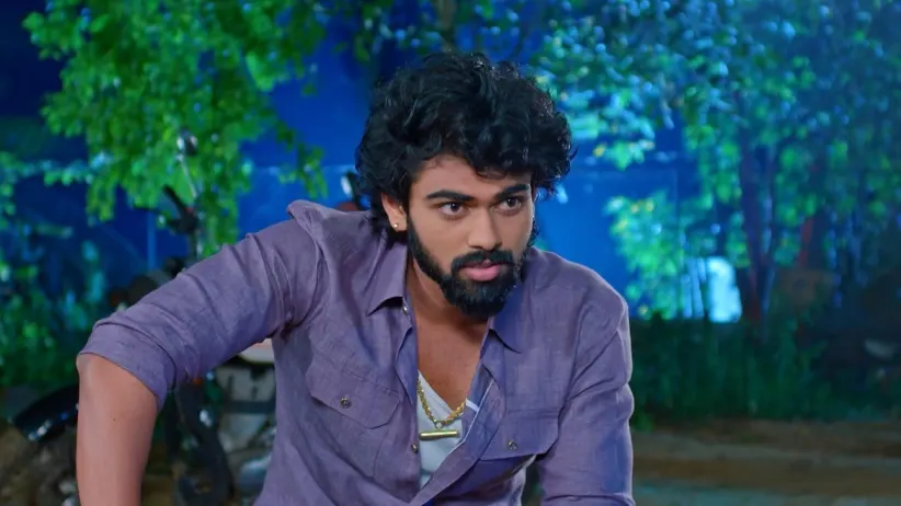 Kanthi Offers Advice to Murali
