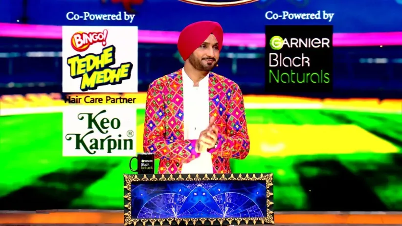 Harbhajan Brushes Up His Hockey Skills