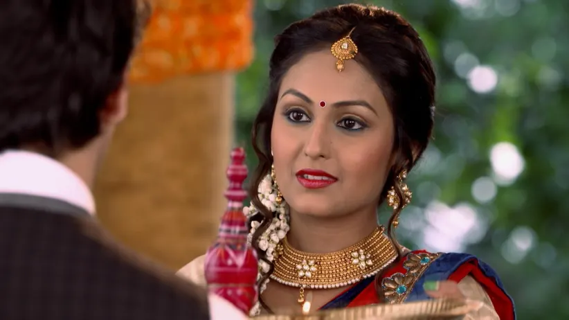 Sinduri Tells Arya to Put Vermillion
