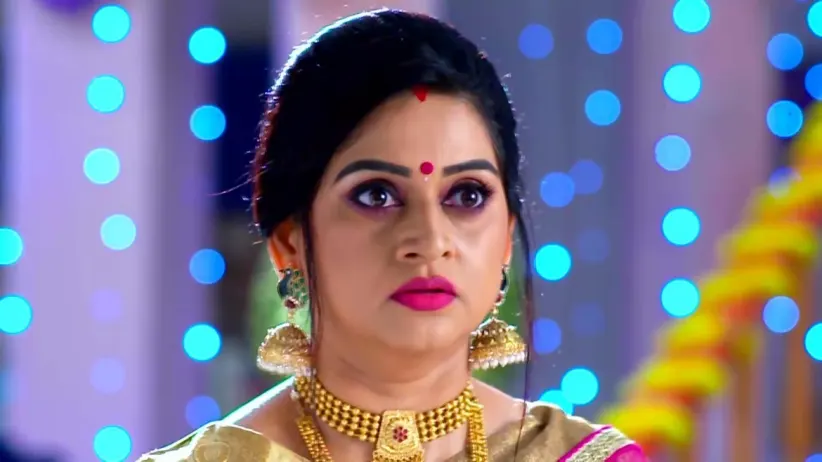 Amber's Mother Threatens Dhara