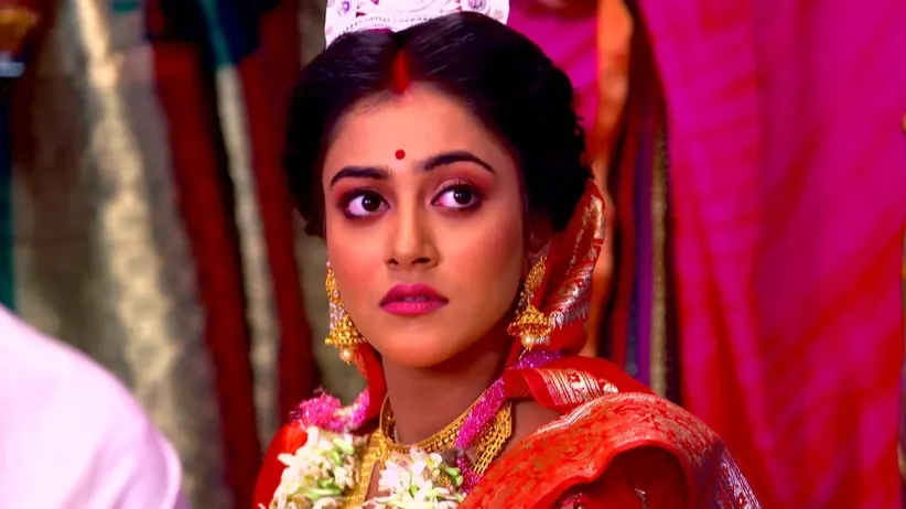 Arundhati Gives the Keys to Gouri