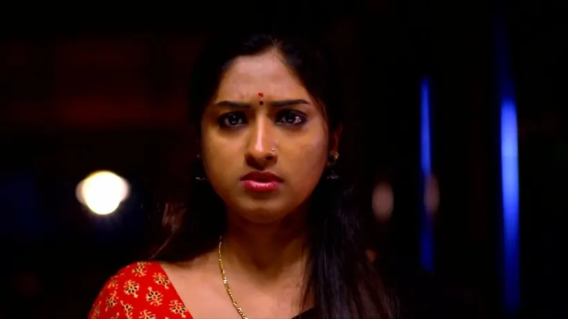 Vijayalakshmi Threatens Shalini