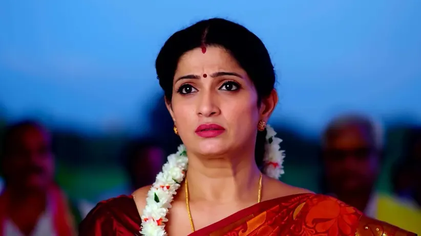 അമറിനെ വിവാഹം ക്ഷണിക്കുന്ന കൃഷ്ണമൂർത്തി