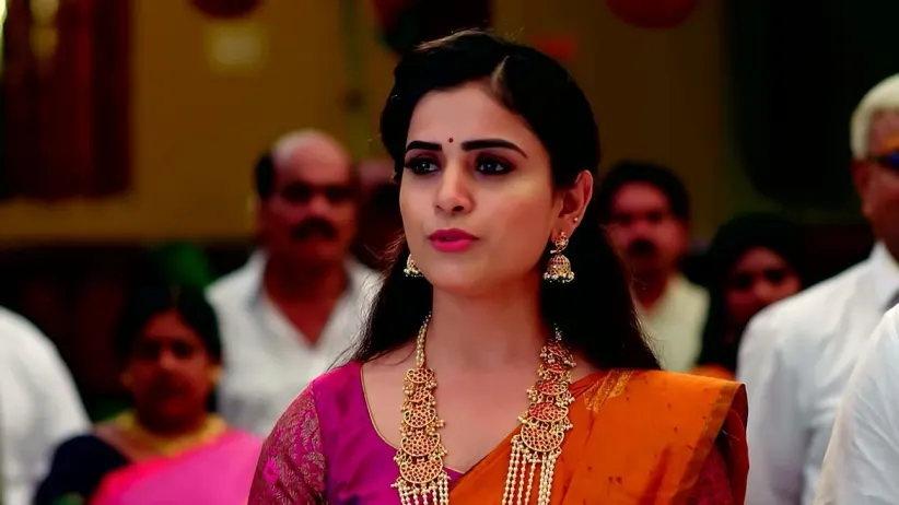 Amar's Sister Pacifies Him