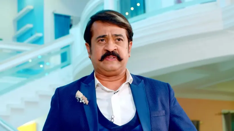 Shivani Hides the 'Nagamani'