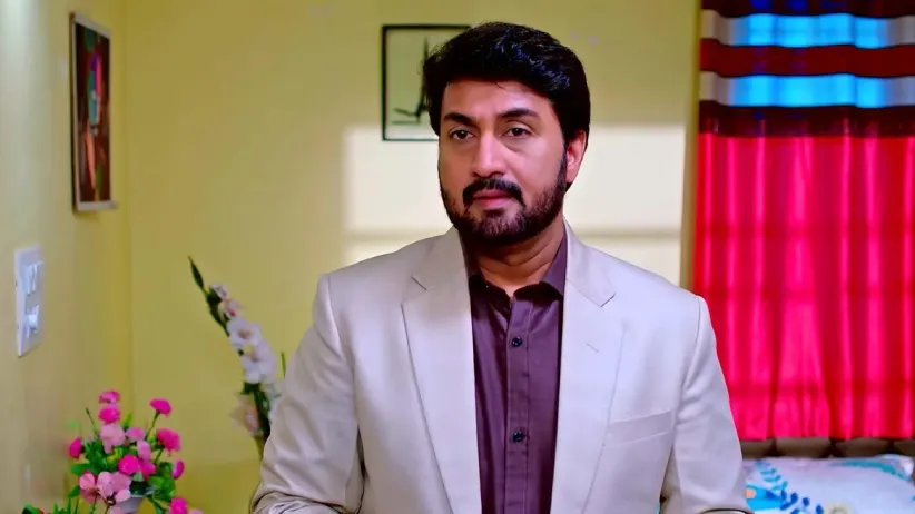 Harshavardhan Gifts a Phone to Sanju