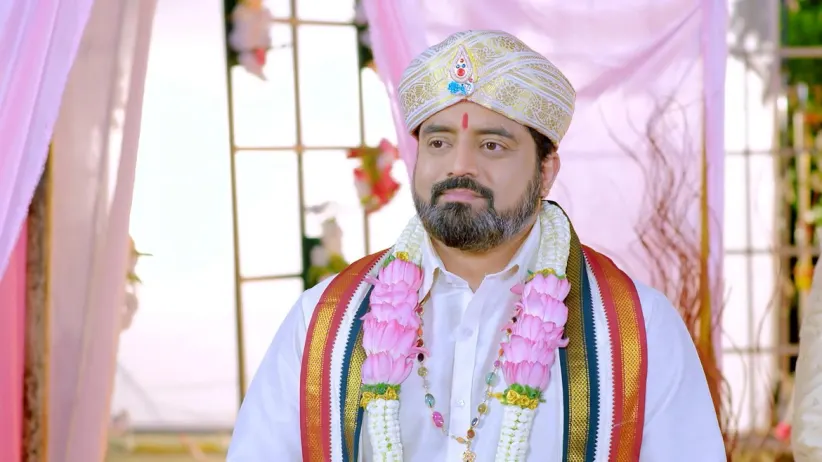 Anu and Aryavardhan Feed Each Other