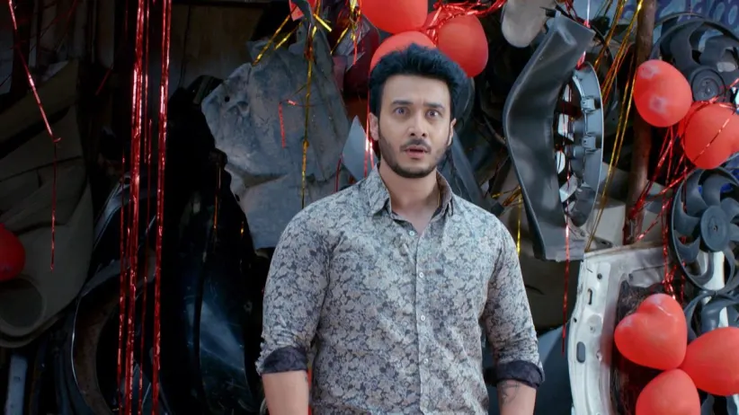 Rahul Is Mesmerised by Sathya