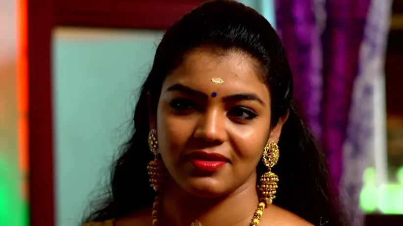 Sathyabhama Stops Shalini