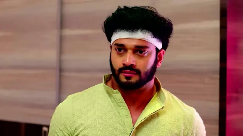Radhika Apologises to Amar