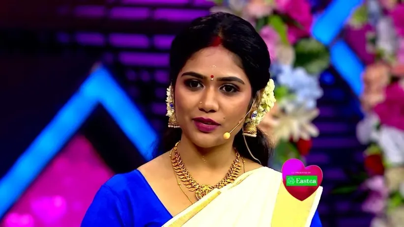 Saju Gives Reshmi a Surprise