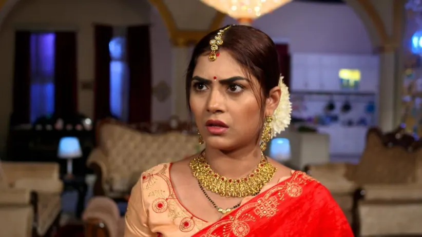 Indrajit's Goons Try to Molest Durga