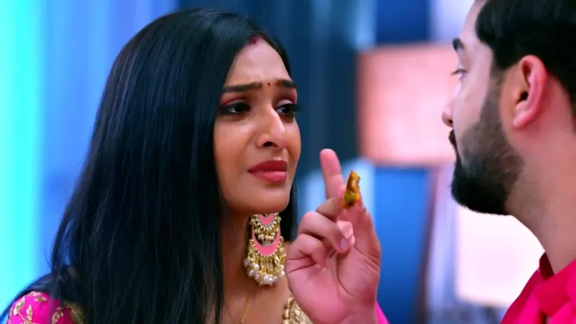 Rishi Helps Lakshmi Break Her Fast | Bhagya Lakshmi