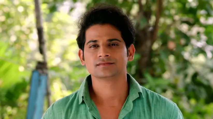 Yuvraj and Bhausaheb Visit Mukta's House