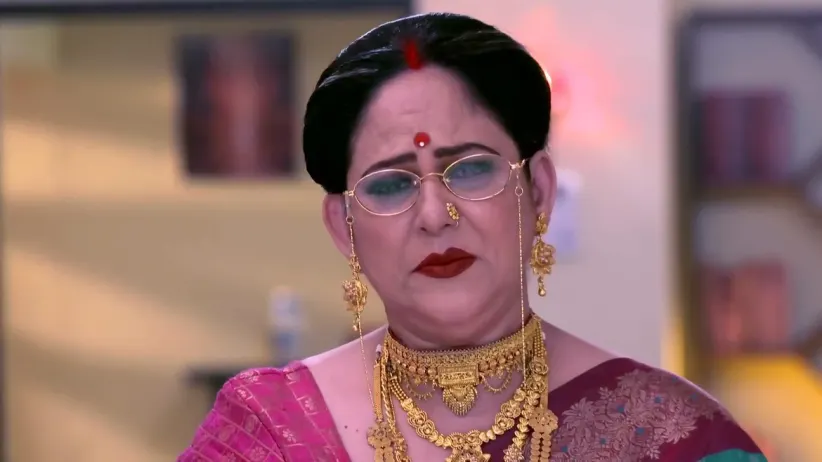 Chitra Punishes Neela for Her Wrongdoings