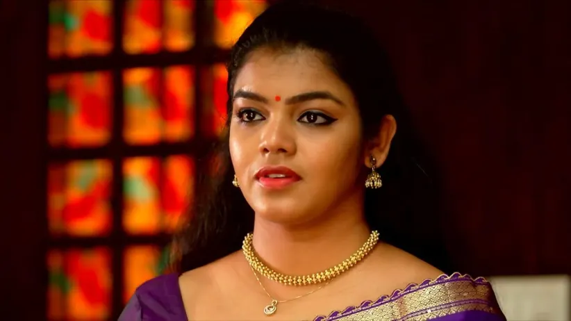 Shalini Gives the Documents to Sathyabhama
