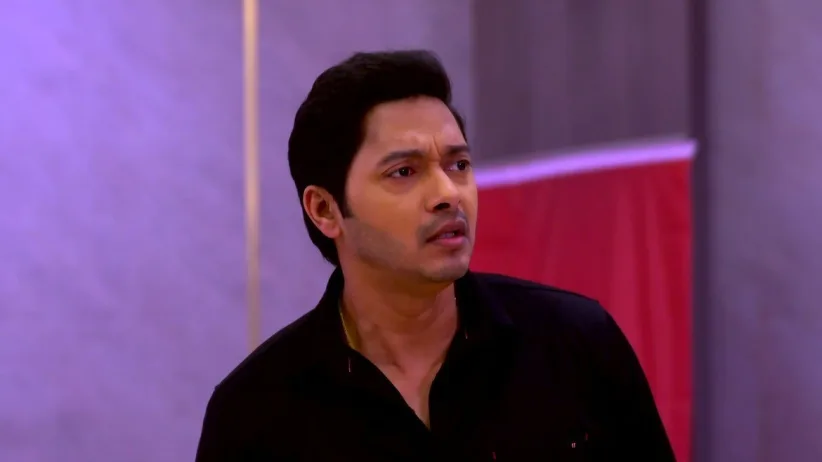 Yash Bumps Into Neha