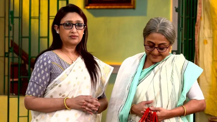 Urmi’s Family Gets Gifts | Amader Ei Poth Jodi Na Shesh Hoy