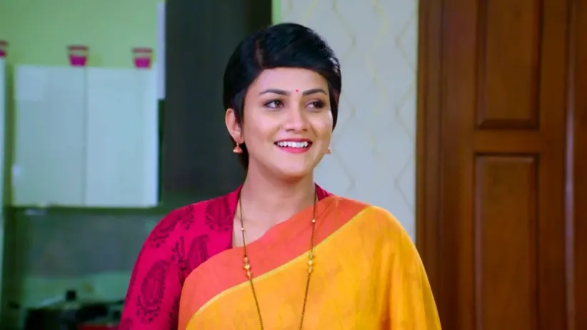 Janaki Gets Ready to Buy Gifts