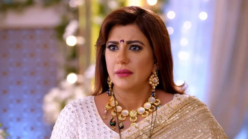 Pawan Holds Srishti Captive