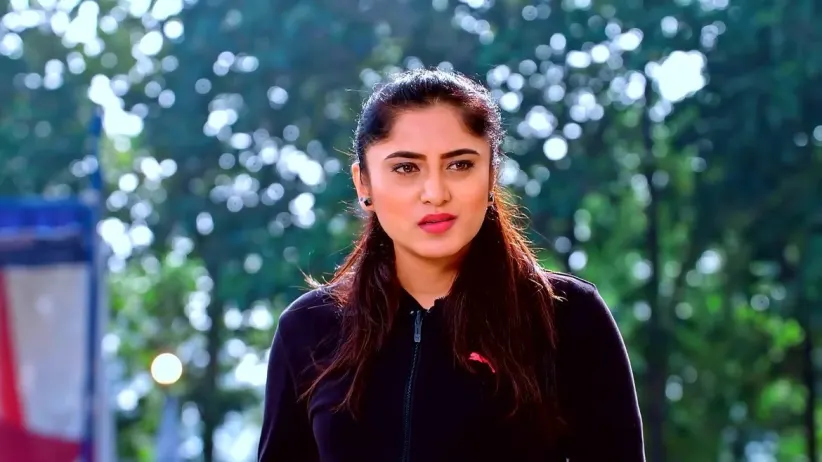Isha Mocks Suma and Her Team