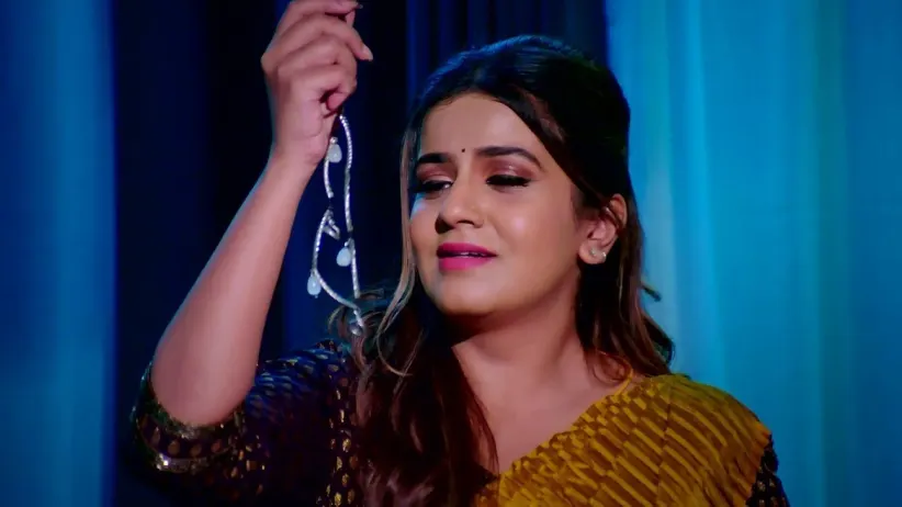 Shivani Learns that Abhay Is Adhisesha