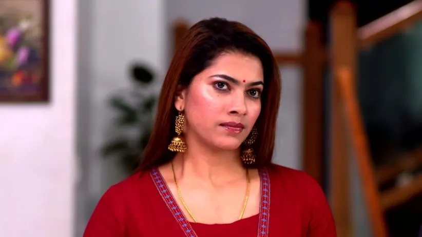 Karthi takes His Proposal to Charulatha’s House