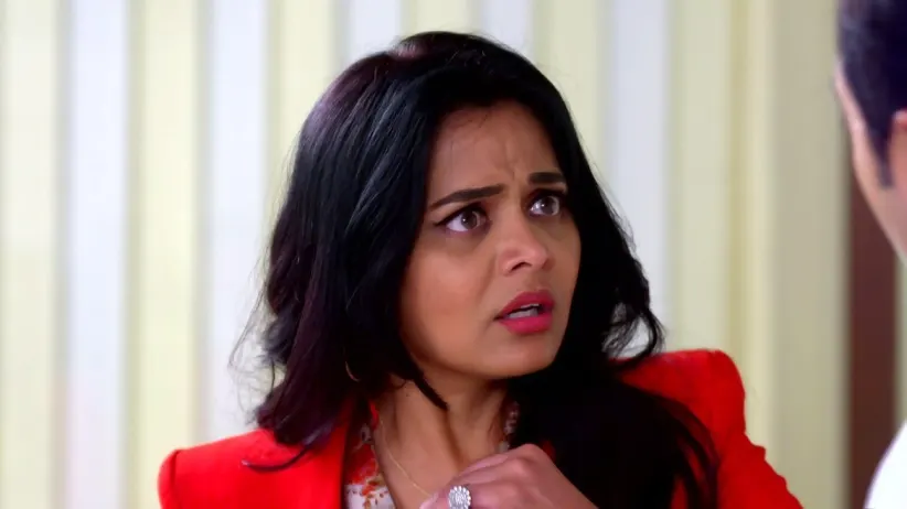 Anushka Ousts Yash from Her Office