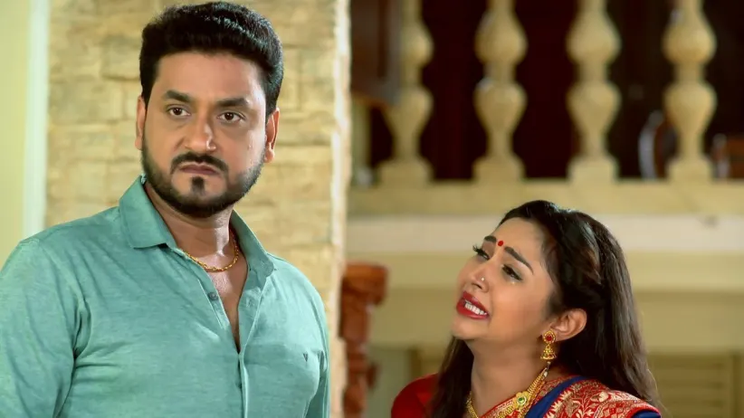 Chanda Wears Chitra's Saree