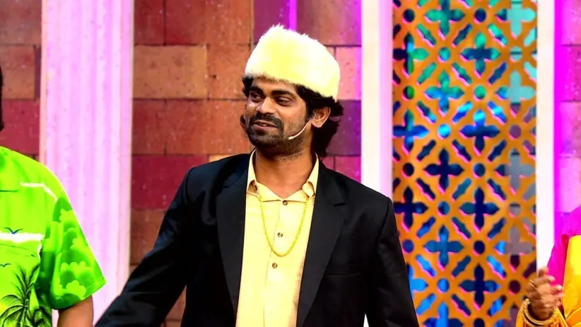 Sayali Sanjeev and Suvrat Joshi Grace the Show