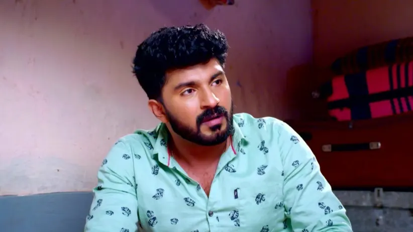 Karthik Reluctantly Helps a Drunk Malvika
