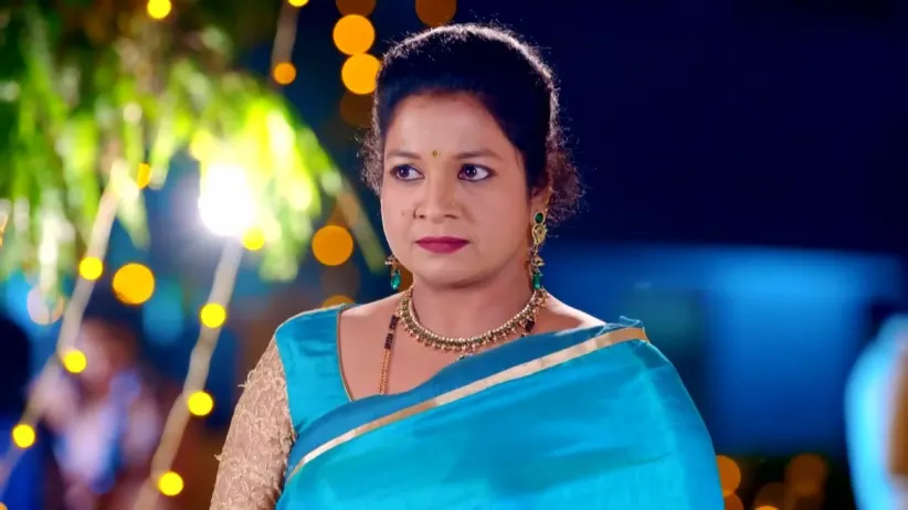 Girija Asks Kaveri about Divya