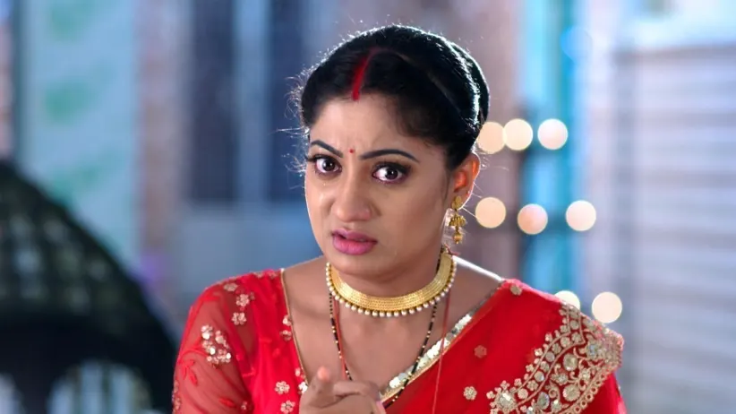 Jharana Tries to Kill Prabhu