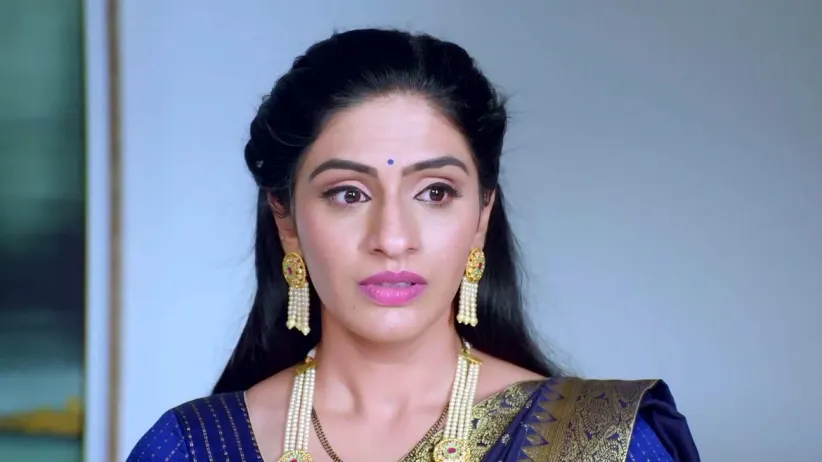 Jayaprada Tries to Contact AJ | Hitler Kalyana