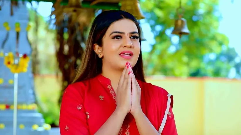 Shivani Receives Muneshwar's Grace