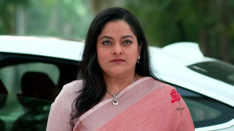 Rajni Accuses Veena