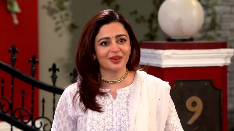 Teeka Poses as a Divorced Woman
