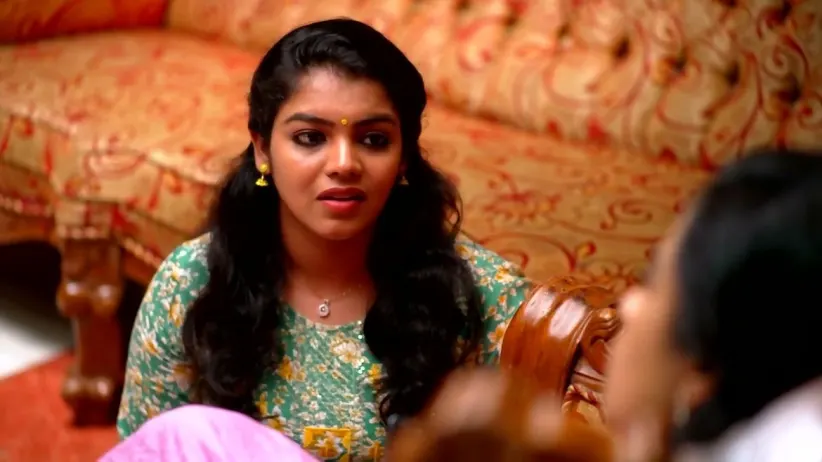 Shalini Makes Sushmita Massage Her Feet | KudumbashreeSharada