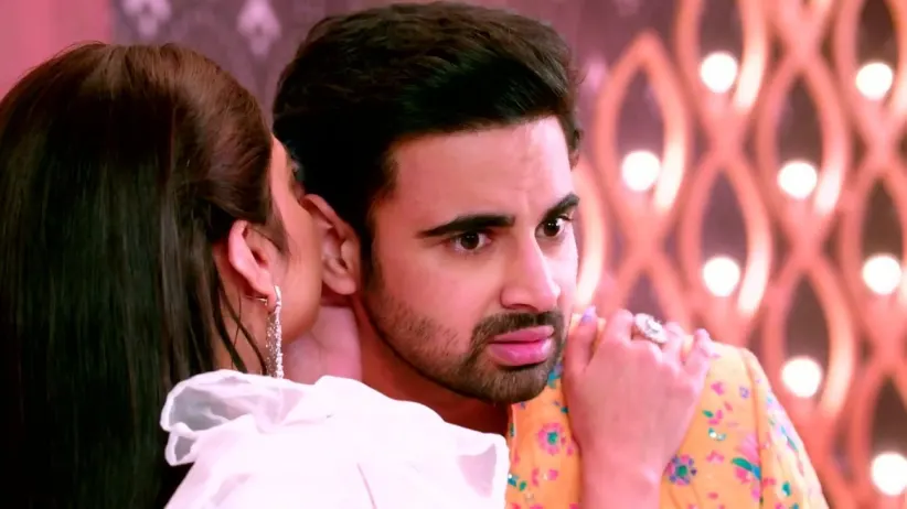 Sahana Asks Aryan for His Help | Kumkum Bhagya
