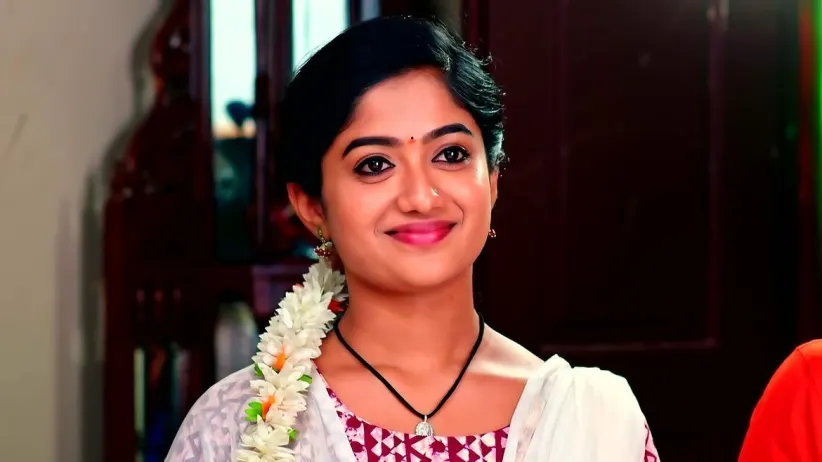 Srinu Hears Aadhya Talking to Prabhas