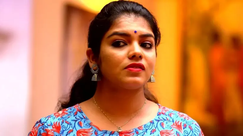 Shalini Take Note of Preethi's Prescription