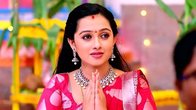 Avani Gets the 'Prasad' from Vedavathi