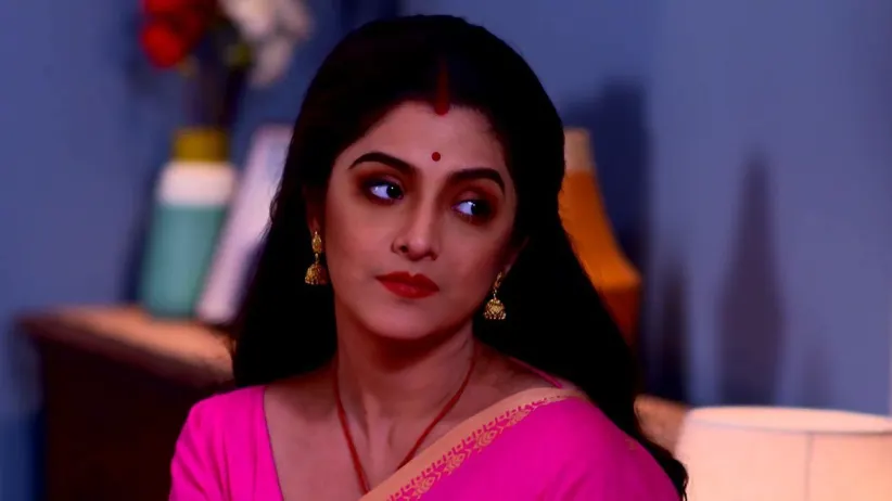 Shubhra and Jui Try to Find Jayshankar